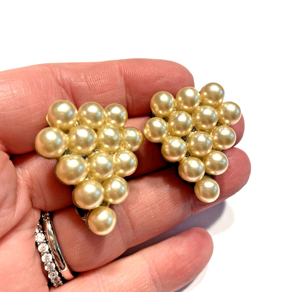 Vintage Dress Clips Mid Century Elegant Silvertone & Pearl Bead Triangles Chic - Picture 2 of 7